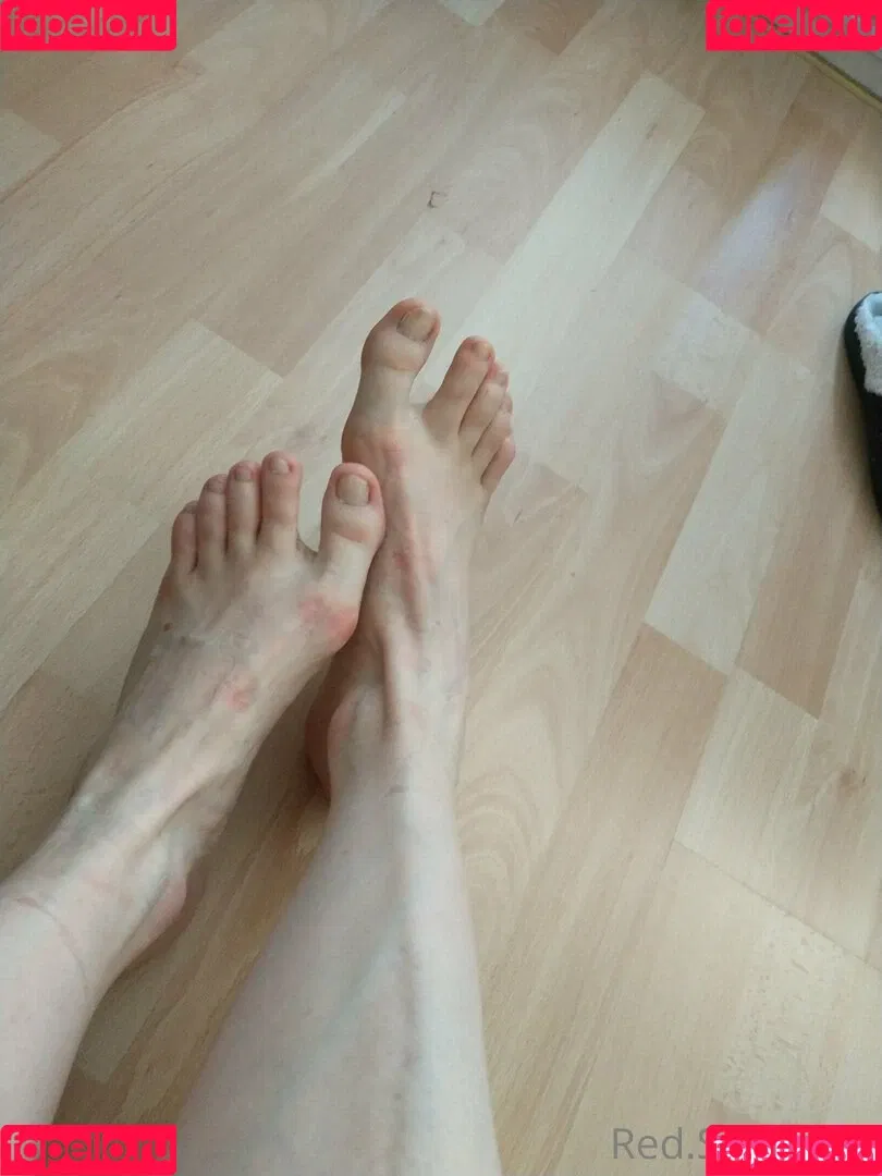 littleredselena / red.selene Onlyfans Photo Gallery 