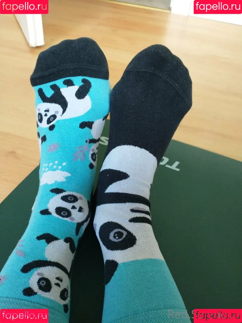 littleredselena / red.selene Onlyfans Photo Gallery 