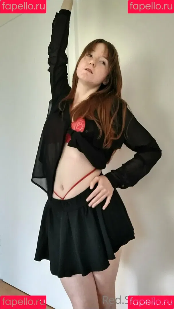 littleredselena / red.selene Onlyfans Photo Gallery 