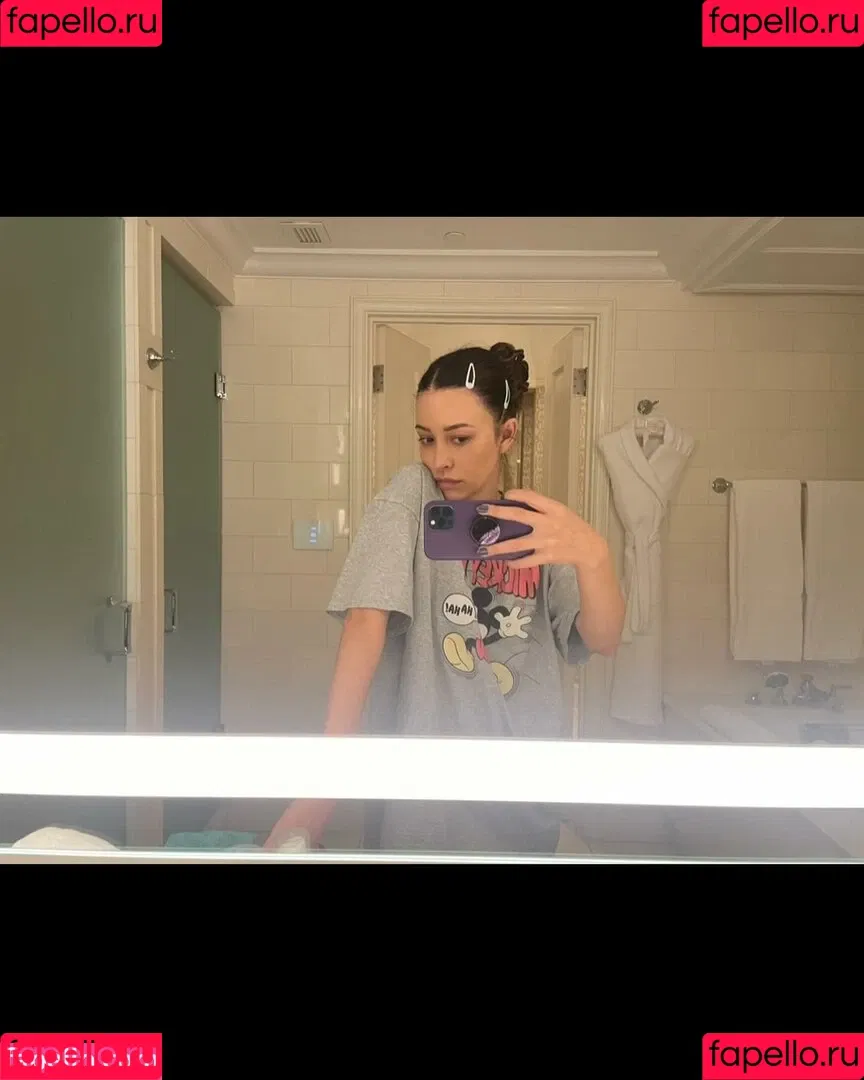 Christian Serratos / christianserratos Onlyfans Photo Gallery 