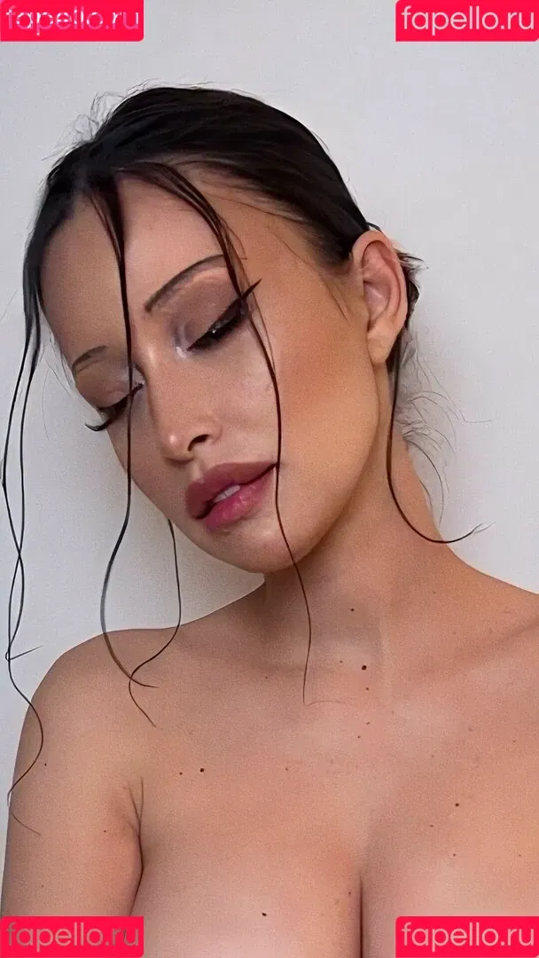 Christian Serratos / christianserratos Onlyfans Photo Gallery 