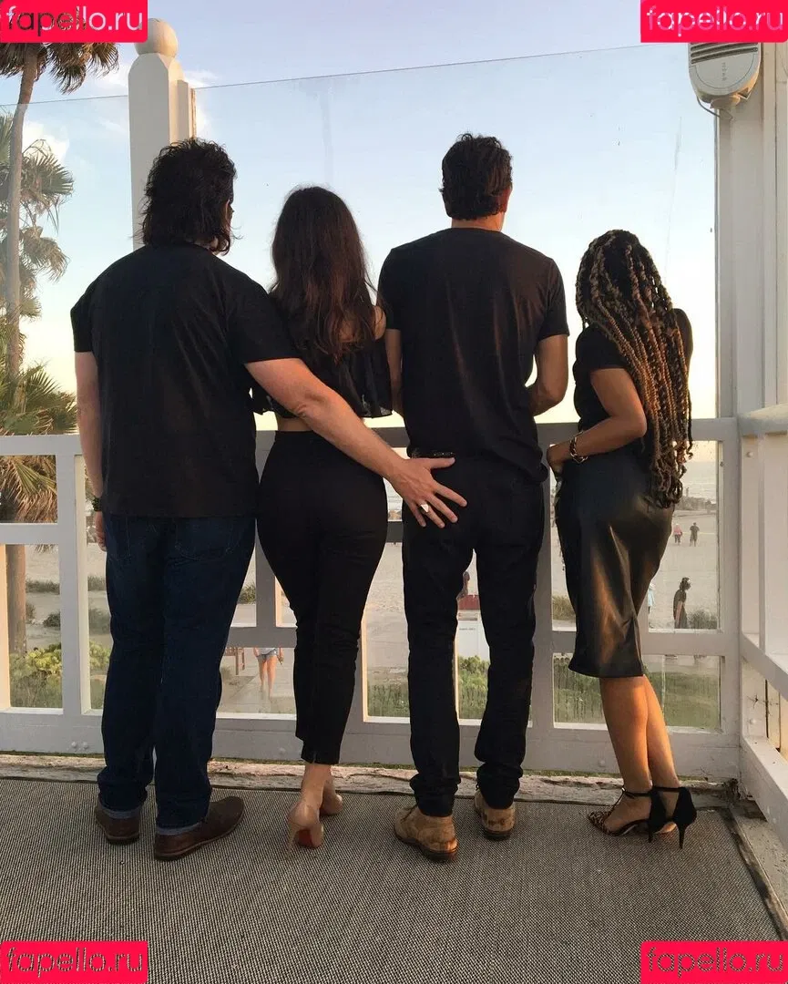 Christian Serratos / christianserratos Onlyfans Photo Gallery 