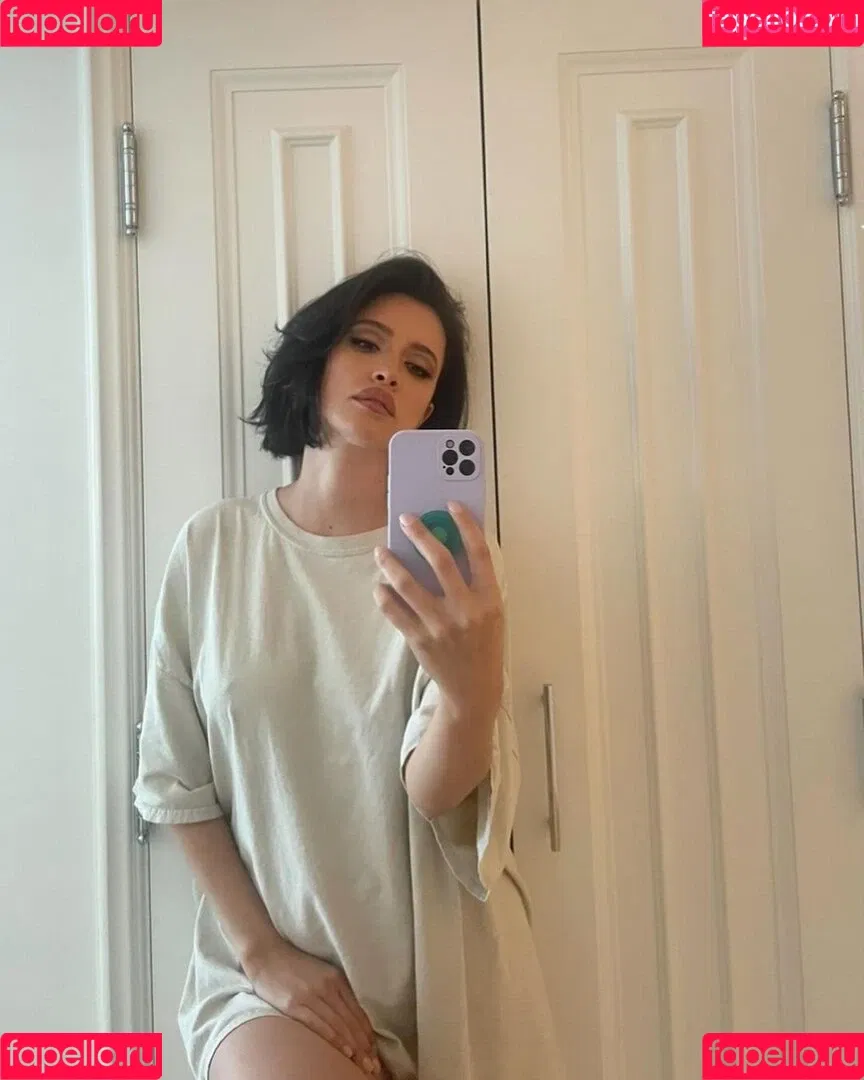 Christian Serratos / christianserratos Onlyfans Photo Gallery 