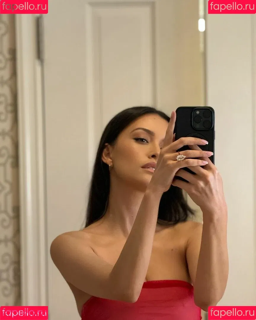 Christian Serratos / christianserratos Onlyfans Photo Gallery 