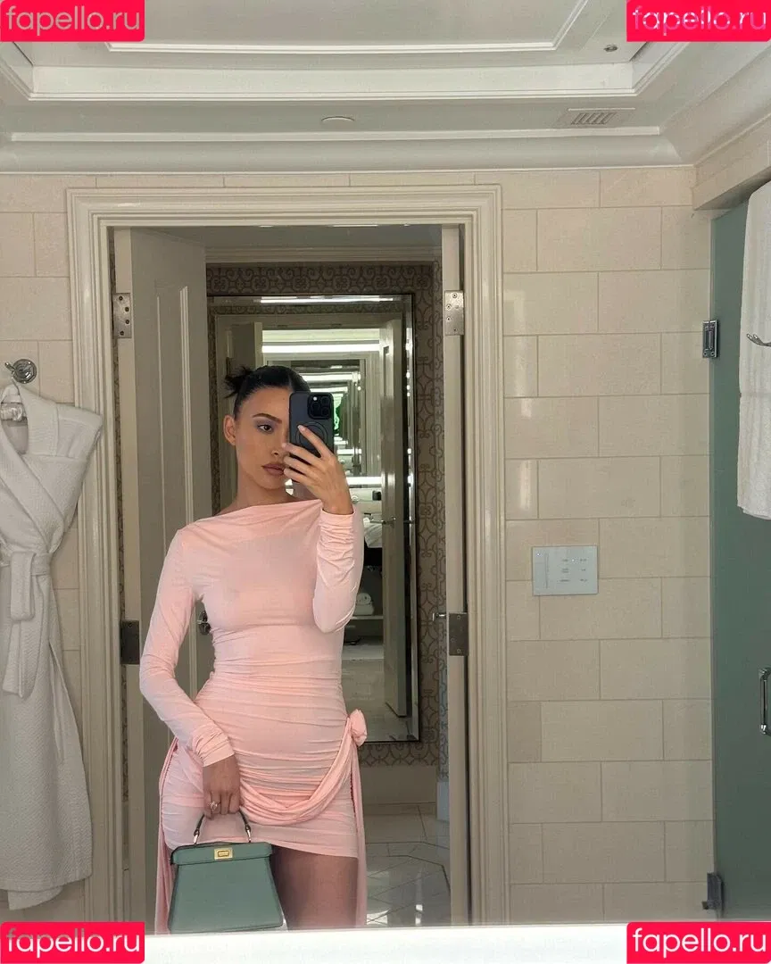 Christian Serratos / christianserratos Onlyfans Photo Gallery 