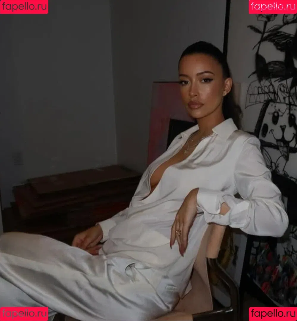 Christian Serratos / christianserratos Onlyfans Photo Gallery 