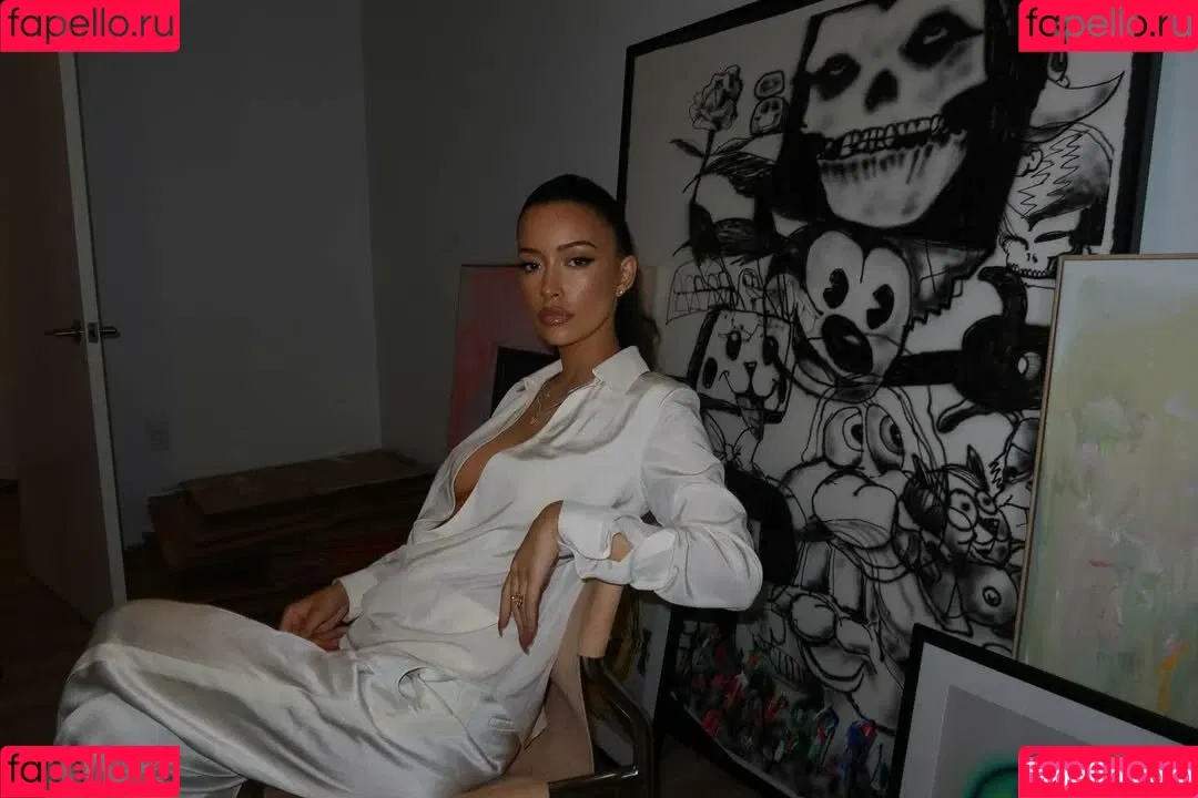 Christian Serratos / christianserratos Onlyfans Photo Gallery 