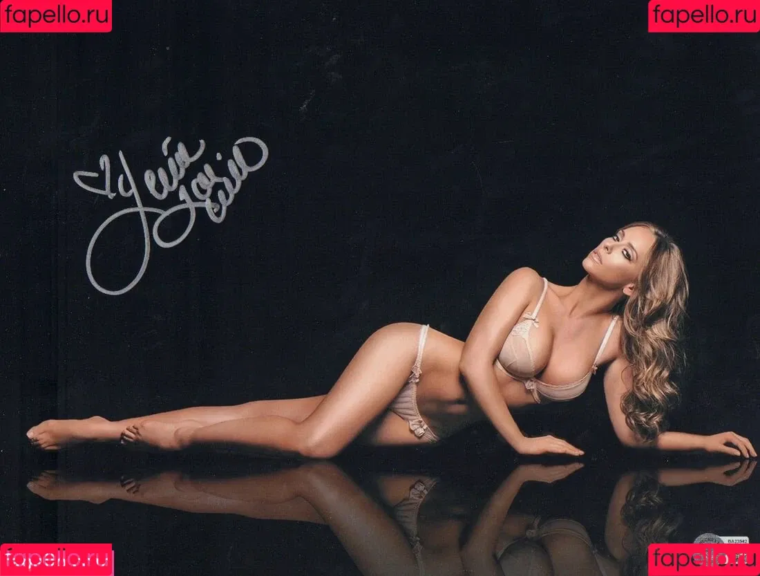 Christian Serratos / christianserratos Onlyfans Photo Gallery 