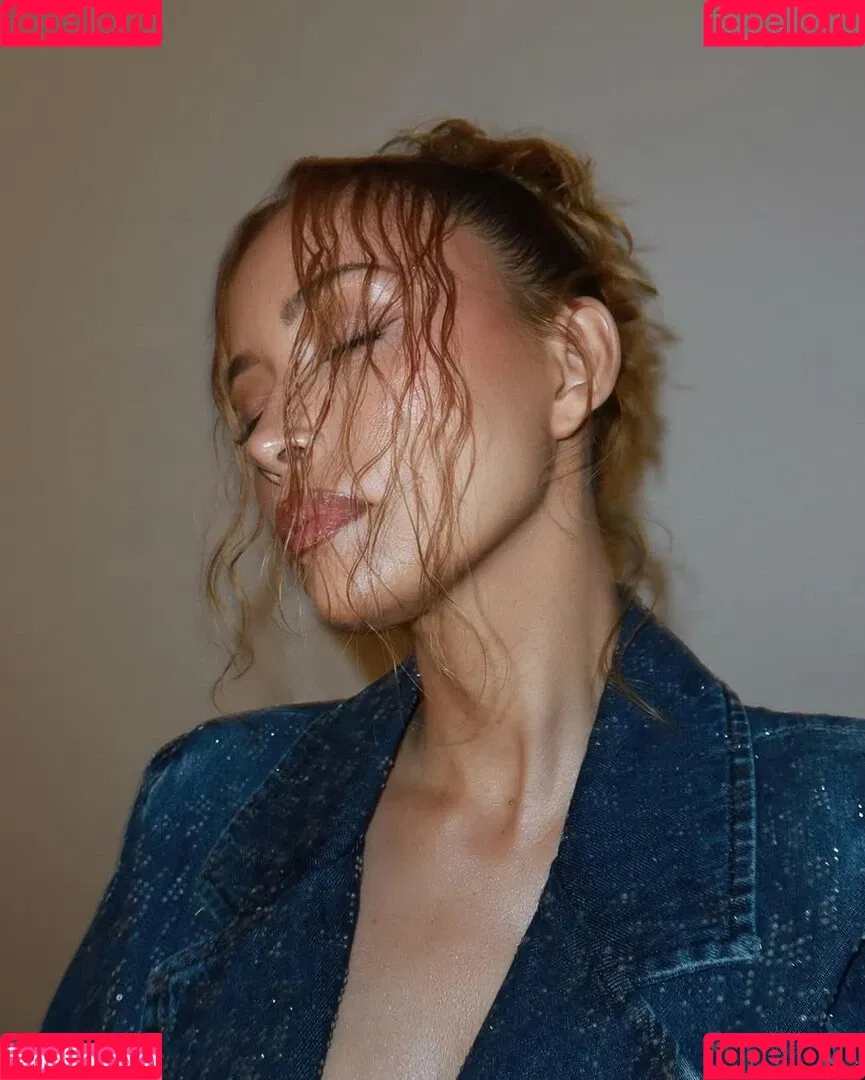 Christian Serratos / christianserratos Onlyfans Photo Gallery 