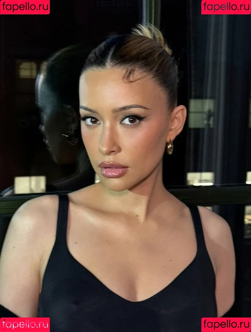 Christian Serratos / christianserratos Onlyfans Photo Gallery 