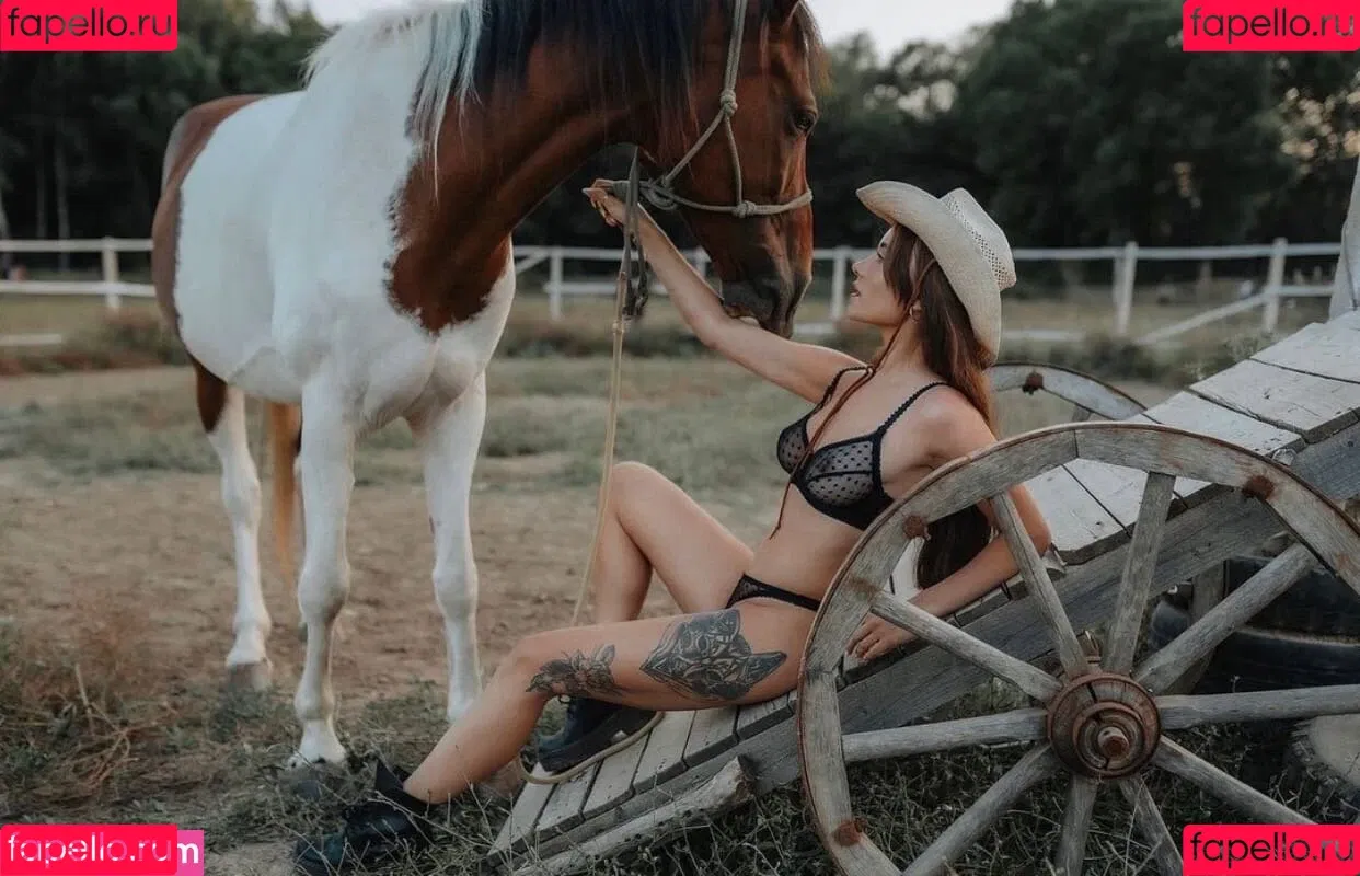 Ariel Next Door / ArielLush / Arilaviee / LoveMeGentle / theannadelvey Onlyfans Photo Gallery 