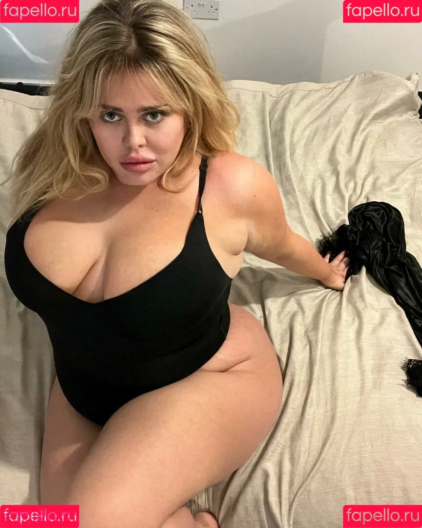 Susannah Elizabeth / hershikiss / sexysusie876 / susannah_elizabethx Onlyfans Photo Gallery 