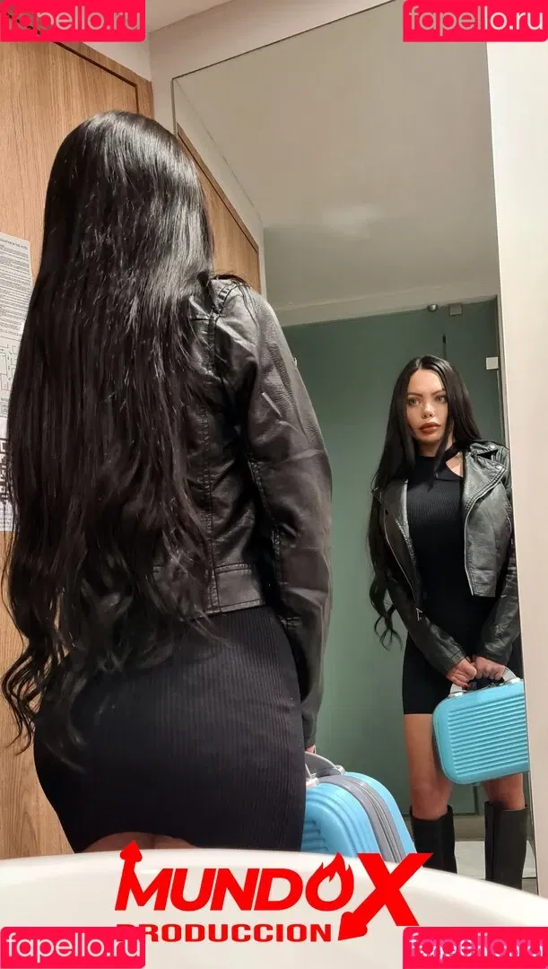 Laura Perea / Nicol Loveee / nicol_lovee / nicollove_e / nicolloveee Onlyfans Photo Gallery 