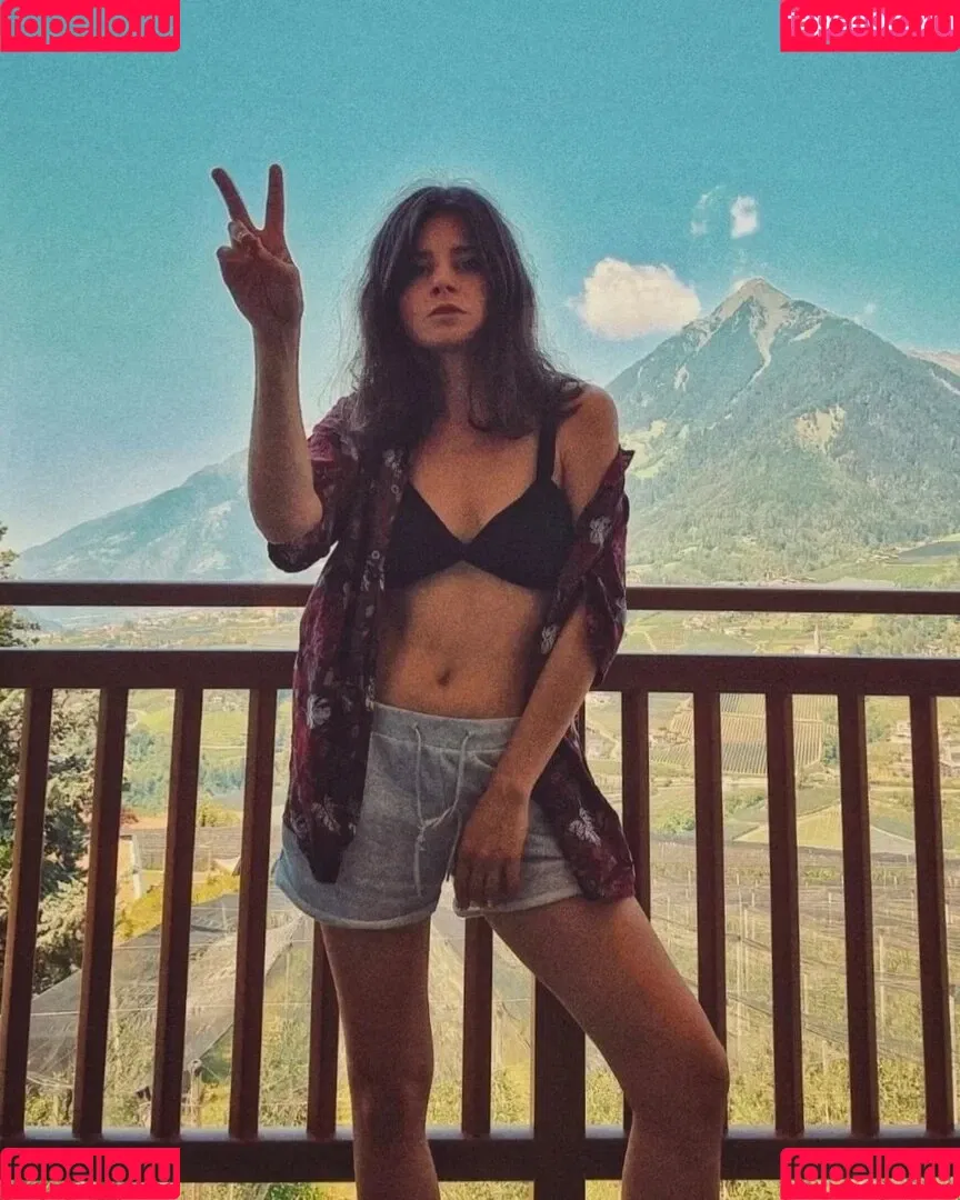 Joyce Ilg / mona.ameziane Onlyfans Photo Gallery 