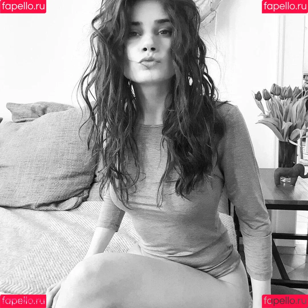 Joyce Ilg / mona.ameziane Onlyfans Photo Gallery 