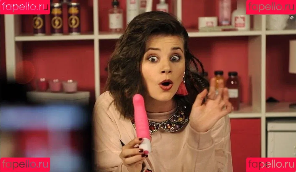 Joyce Ilg / mona.ameziane Onlyfans Photo Gallery 