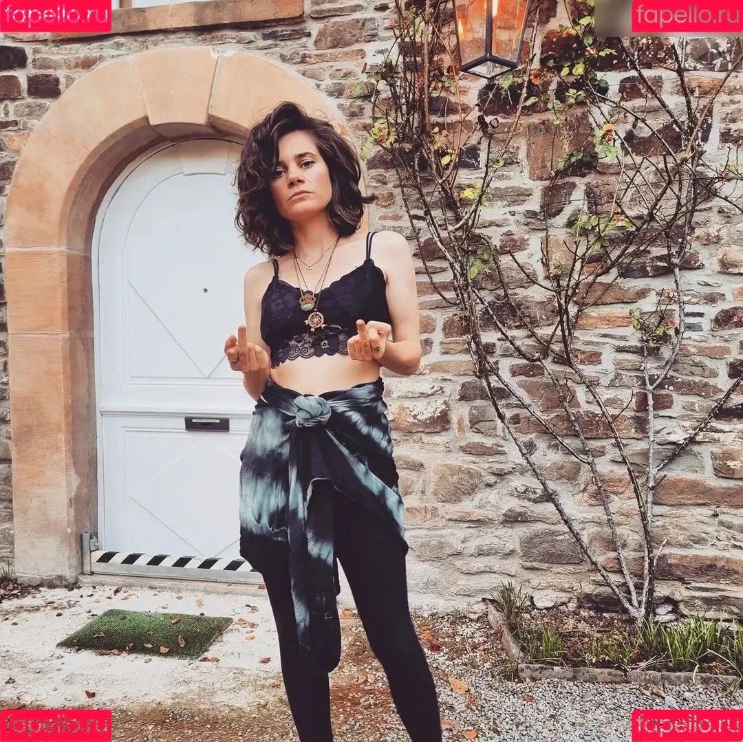 Joyce Ilg / mona.ameziane Onlyfans Photo Gallery 