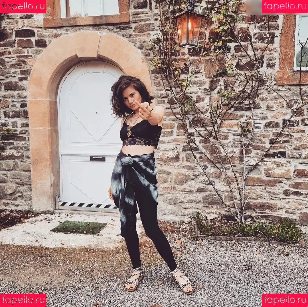 Joyce Ilg / mona.ameziane Onlyfans Photo Gallery 