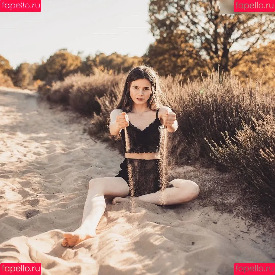 Joyce Ilg / mona.ameziane Onlyfans Photo Gallery 