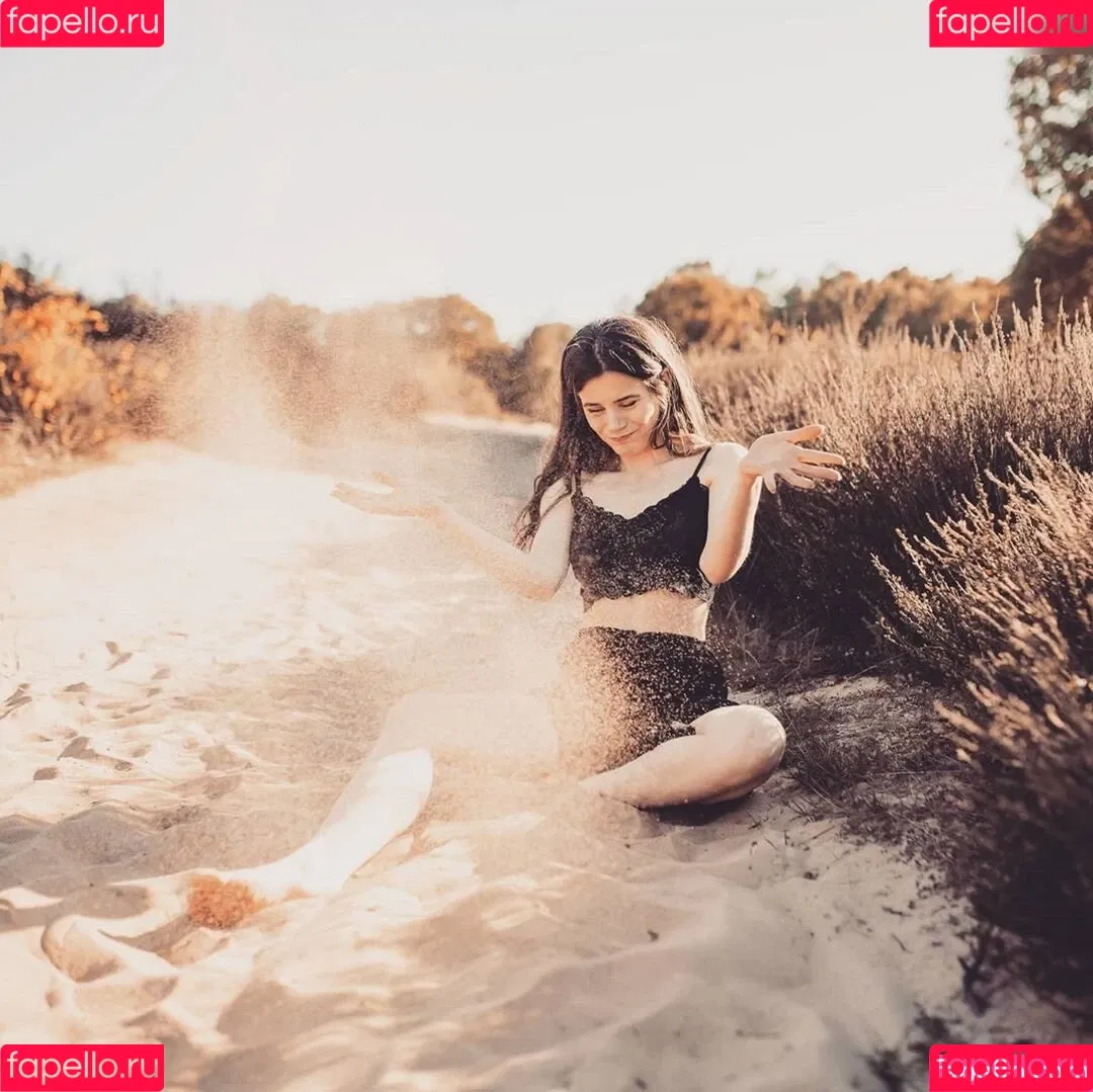 Joyce Ilg / mona.ameziane Onlyfans Photo Gallery 