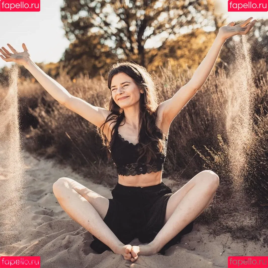 Joyce Ilg / mona.ameziane Onlyfans Photo Gallery 