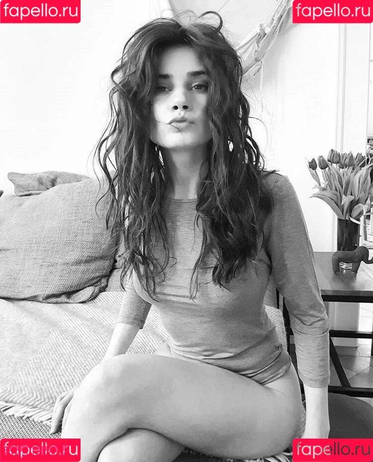 Joyce Ilg / mona.ameziane Onlyfans Photo Gallery 