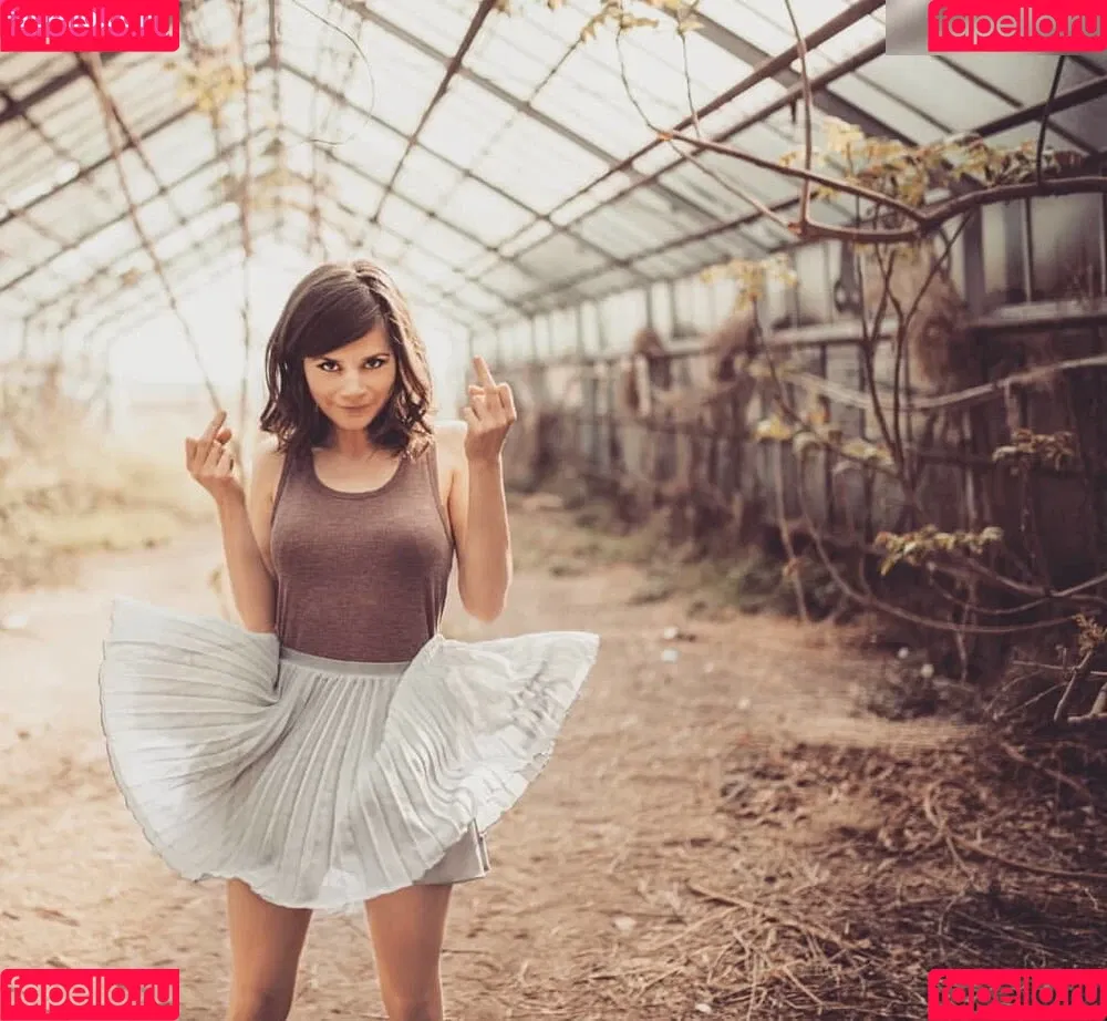 Joyce Ilg / mona.ameziane Onlyfans Photo Gallery 