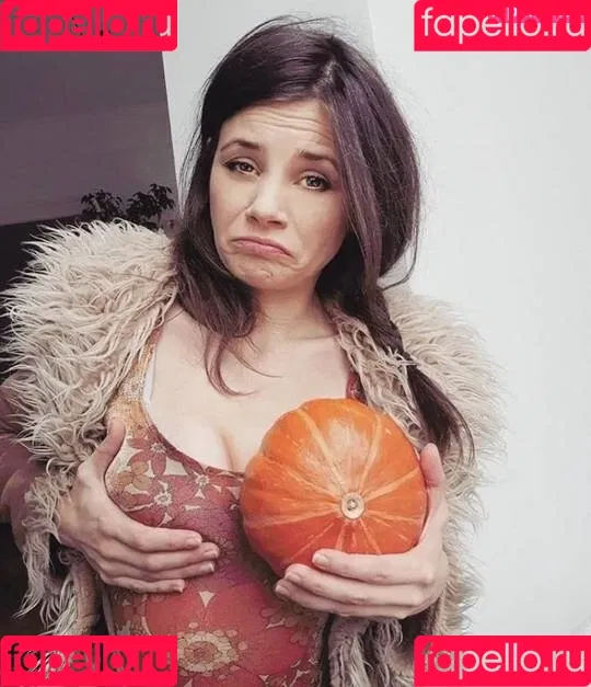 Joyce Ilg / mona.ameziane Onlyfans Photo Gallery 