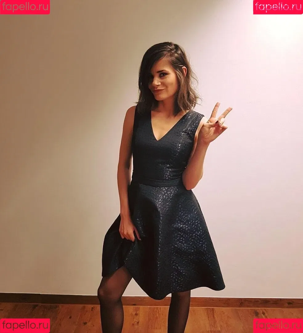 Joyce Ilg / mona.ameziane Onlyfans Photo Gallery 