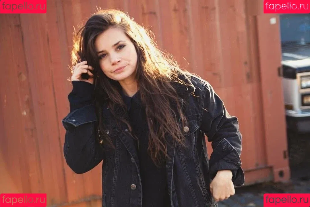 Joyce Ilg / mona.ameziane Onlyfans Photo Gallery 