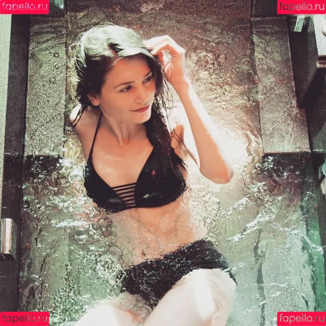 Joyce Ilg / mona.ameziane Onlyfans Photo Gallery 