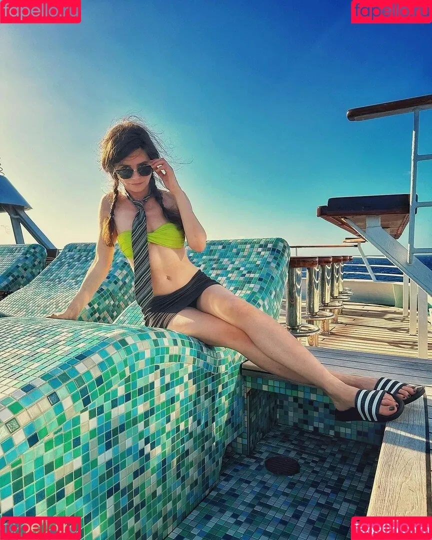 Joyce Ilg / mona.ameziane Onlyfans Photo Gallery 