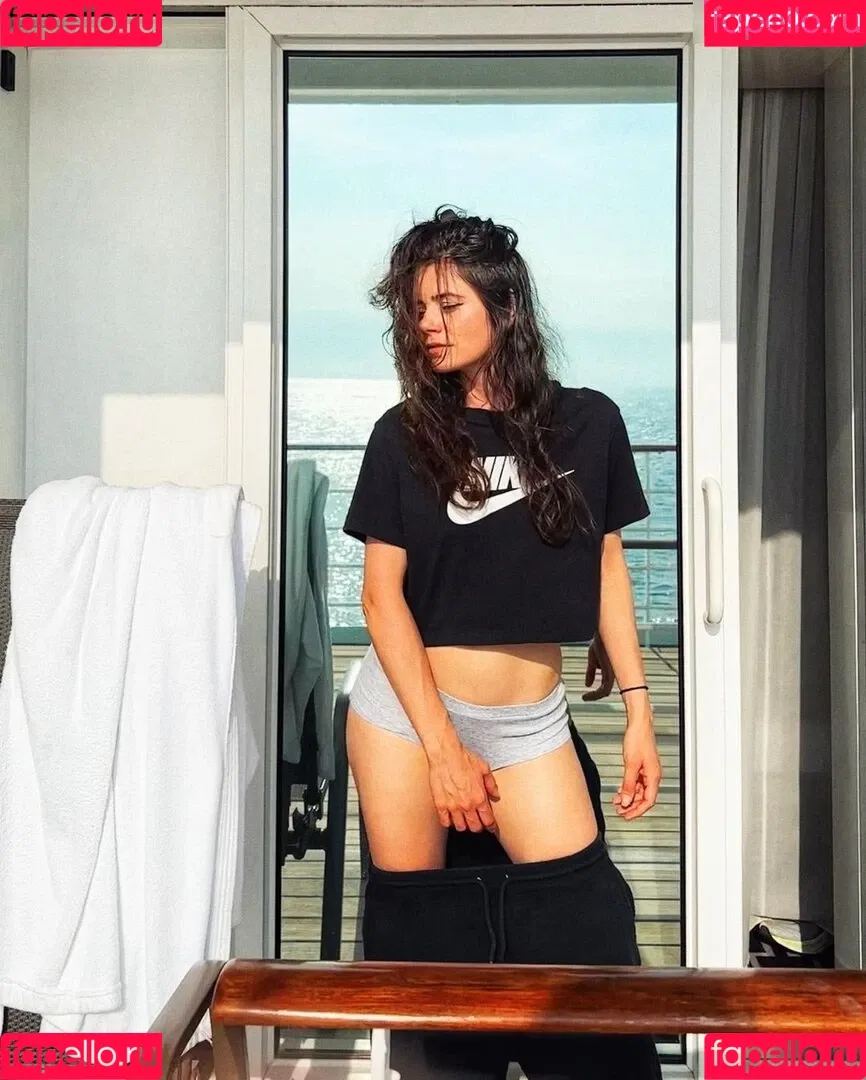 Joyce Ilg / mona.ameziane Onlyfans Photo Gallery 