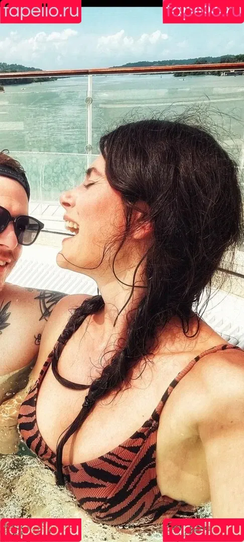 Joyce Ilg / mona.ameziane Onlyfans Photo Gallery 