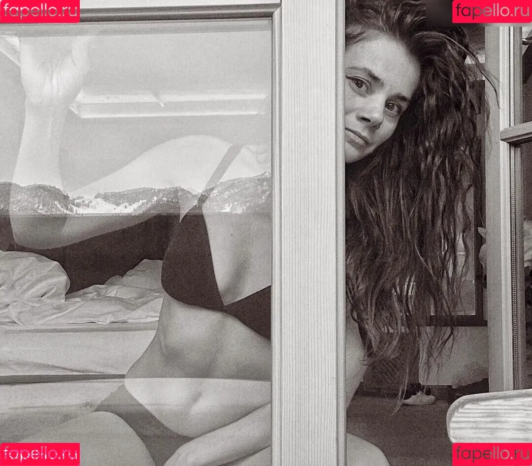 Joyce Ilg / mona.ameziane Onlyfans Photo Gallery 