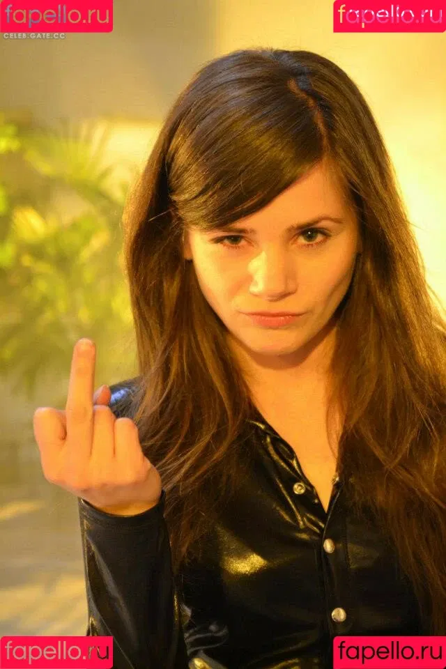 Joyce Ilg / mona.ameziane Onlyfans Photo Gallery 