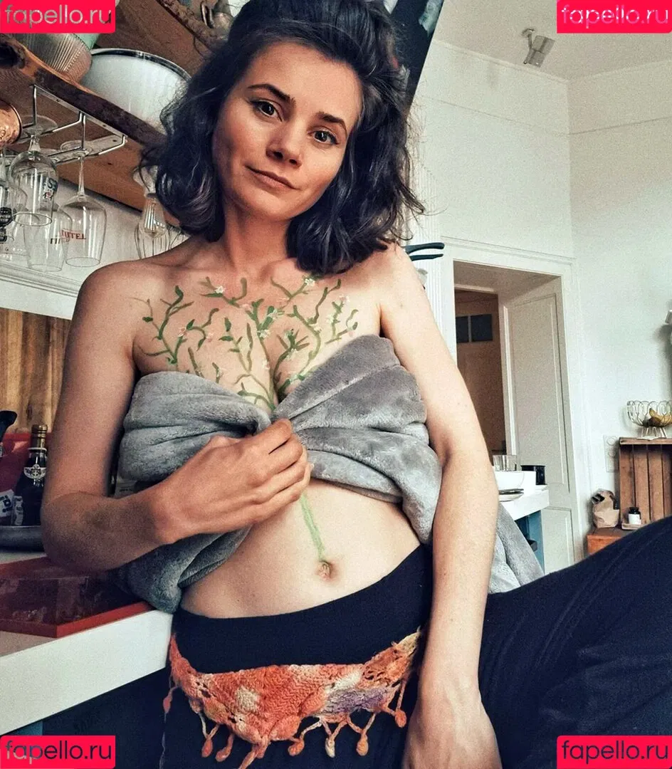 Joyce Ilg / mona.ameziane Onlyfans Photo Gallery 