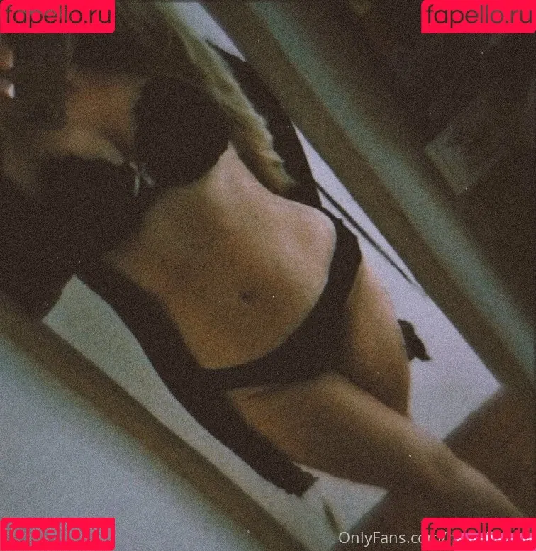 neevi / neevi_twitch / neevilicious / neeviliciouz Onlyfans Photo Gallery 