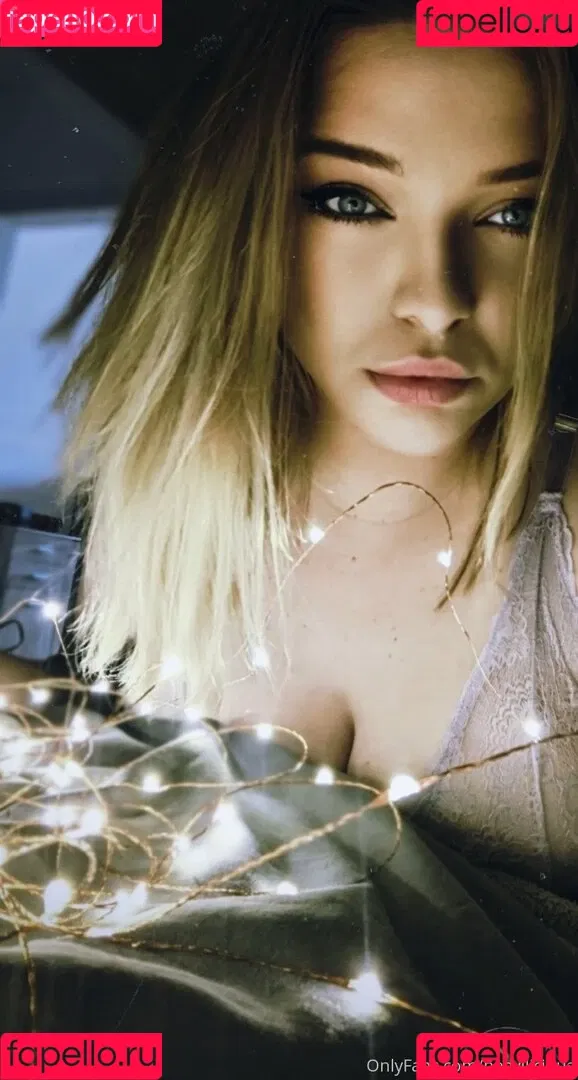 neevi / neevi_twitch / neevilicious / neeviliciouz Onlyfans Photo Gallery 