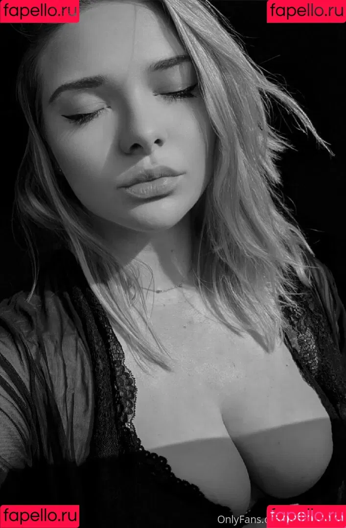 neevi / neevi_twitch / neevilicious / neeviliciouz Onlyfans Photo Gallery 