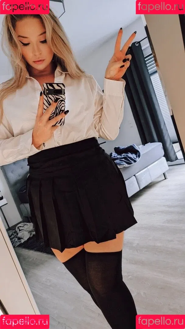 neevi / neevi_twitch / neevilicious / neeviliciouz Onlyfans Photo Gallery 