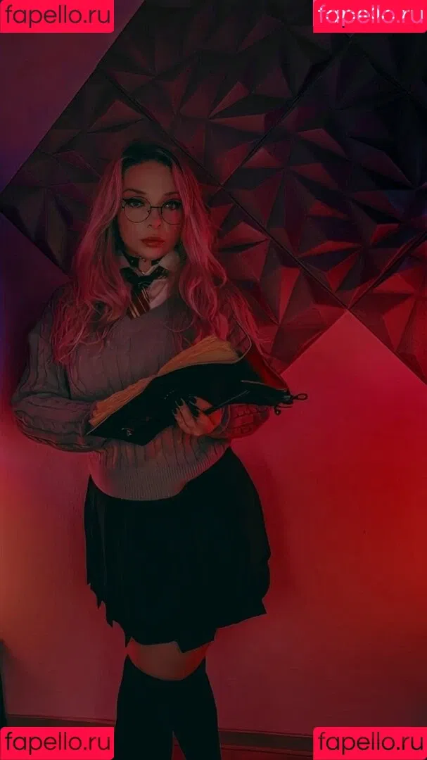 neevi / neevi_twitch / neevilicious / neeviliciouz Onlyfans Photo Gallery 