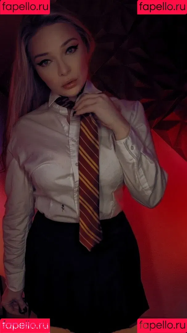 neevi / neevi_twitch / neevilicious / neeviliciouz Onlyfans Photo Gallery 