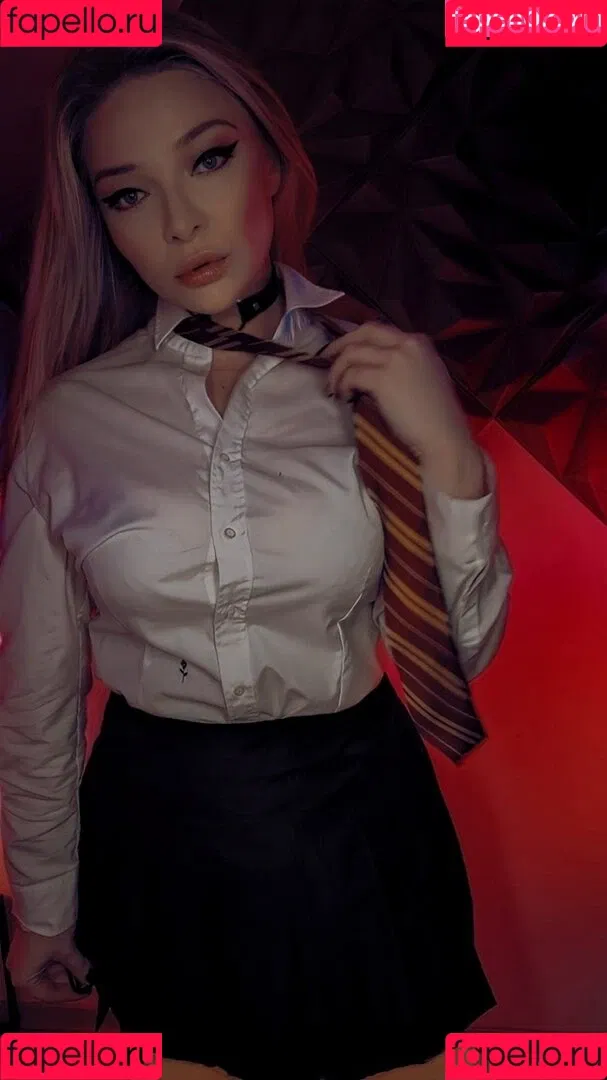 neevi / neevi_twitch / neevilicious / neeviliciouz Onlyfans Photo Gallery 