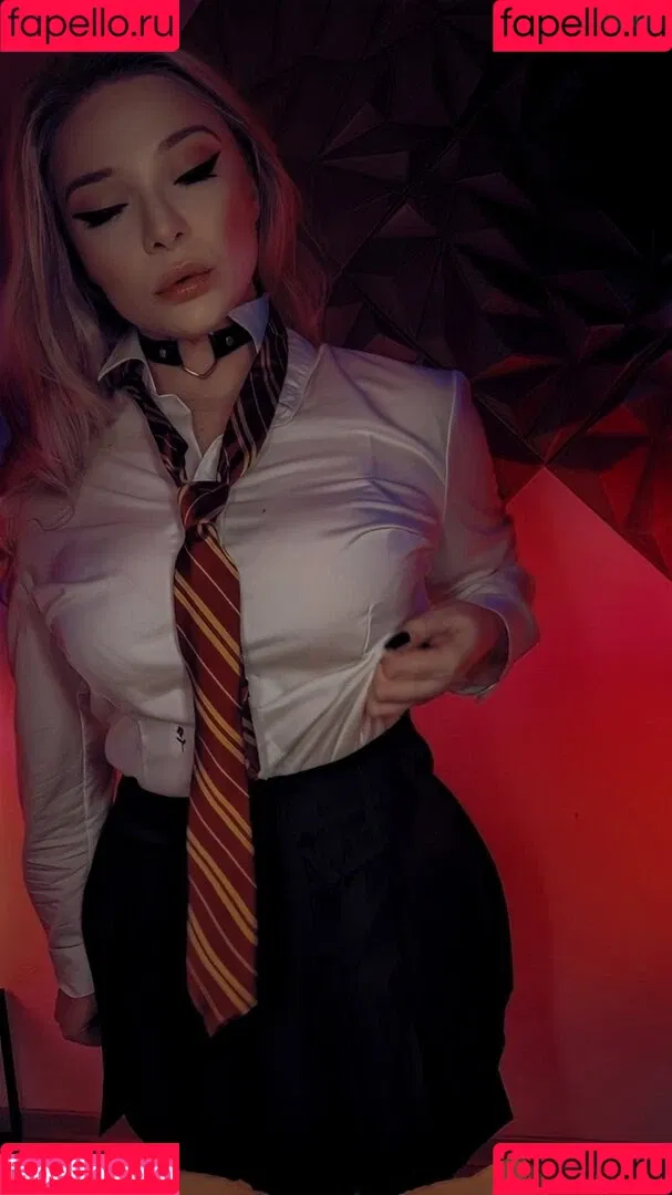 neevi / neevi_twitch / neevilicious / neeviliciouz Onlyfans Photo Gallery 