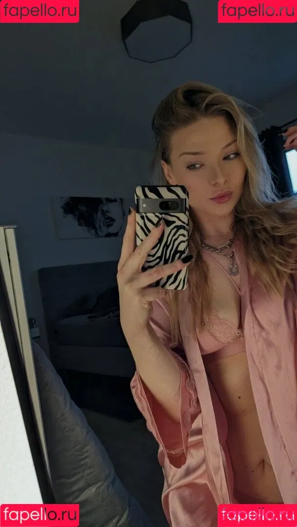 neevi / neevi_twitch / neevilicious / neeviliciouz Onlyfans Photo Gallery 