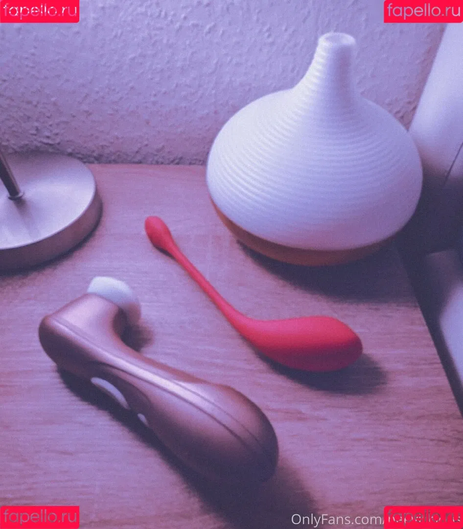 neevi / neevi_twitch / neevilicious / neeviliciouz Onlyfans Photo Gallery 