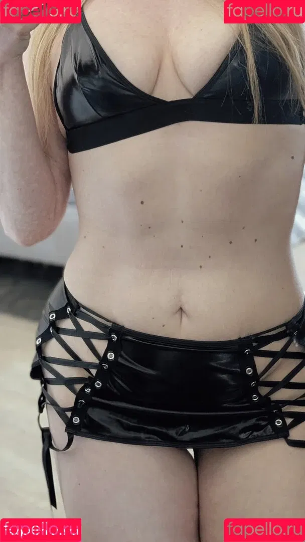 neevi / neevi_twitch / neevilicious / neeviliciouz Onlyfans Photo Gallery 