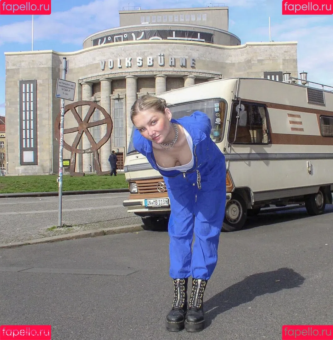 Juleslw / Julia Wulf Onlyfans Photo Gallery 