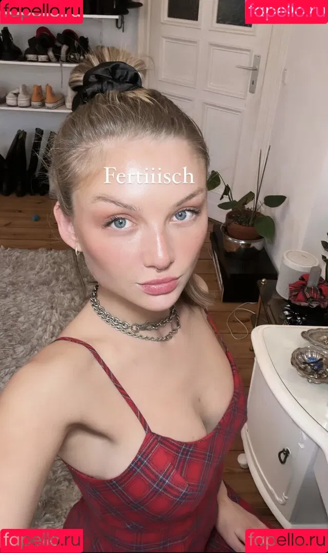 Juleslw / Julia Wulf Onlyfans Photo Gallery 